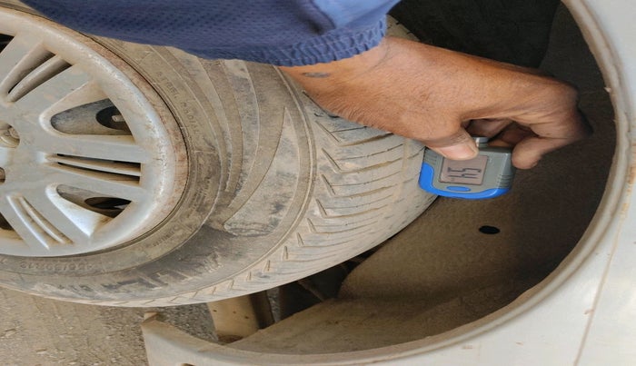 2011 Maruti Eeco 5 STR WITH A/C+HTR, Petrol, Manual, 1,67,537 km, tyre