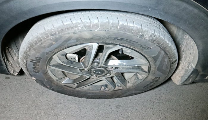 2022 KIA CARENS LUXURY PLUS 1.4 PETROL DCT 7 STR, Petrol, Automatic, 32,665 km, tyre