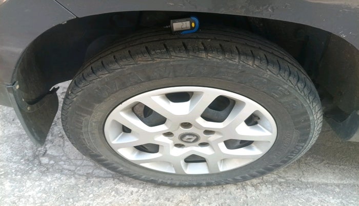 2017 Renault Duster RXL PETROL, Petrol, Manual, 56,347 km, tyre