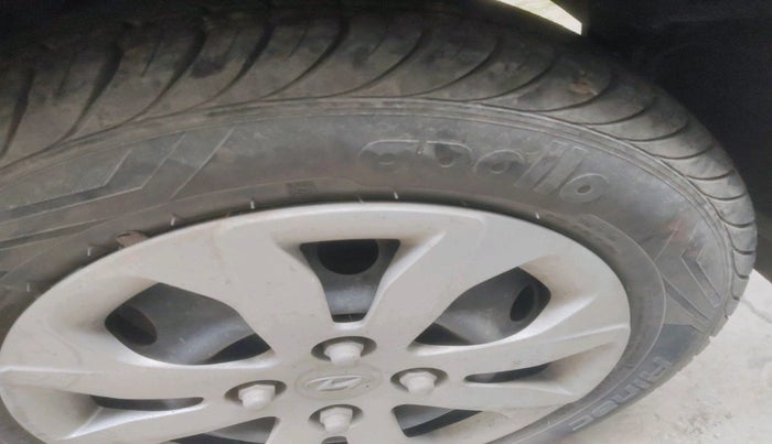 2016 Hyundai Eon SPORTZ, Petrol, Manual, 23,537 km, tyre