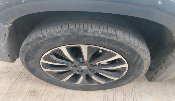 2020 Maruti Vitara Brezza ZXI PLUS DUAL TONE, Petrol, Manual, 1,22,641 km, tyre