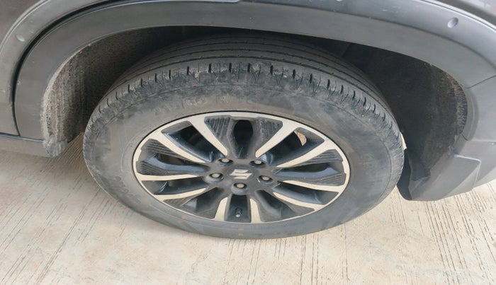 2020 Maruti Vitara Brezza ZXI PLUS DUAL TONE, Petrol, Manual, 1,22,641 km, tyre