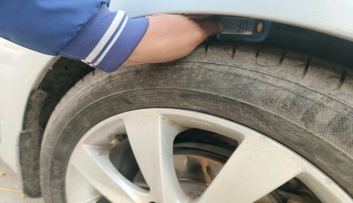 2011 Hyundai Verna FLUIDIC 1.6 VTVT SX, Petrol, Manual, 59,426 km, tyre