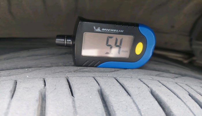 2018 Toyota Innova Crysta 2.8 ZX AT 7 STR, Diesel, Automatic, 1,03,971 km, tyre