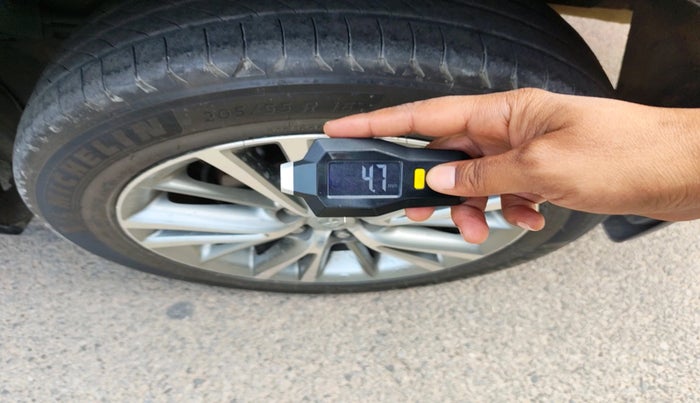 2015 Toyota Corolla Altis VL CVT PETROL, Petrol, Automatic, 97,670 km, tyre