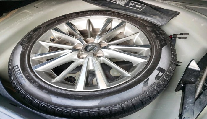 2015 Toyota Corolla Altis VL CVT PETROL, Petrol, Automatic, 97,670 km, tyre