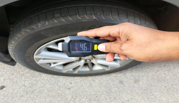 2015 Toyota Corolla Altis VL CVT PETROL, Petrol, Automatic, 97,670 km, tyre