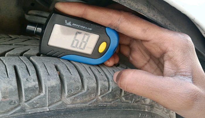 2011 Maruti Wagon R 1.0 LXI CNG, Petrol, Manual, 1,03,737 km, tyre