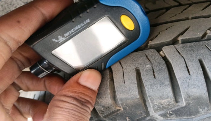 2011 Maruti Wagon R 1.0 LXI CNG, Petrol, Manual, 1,03,737 km, tyre