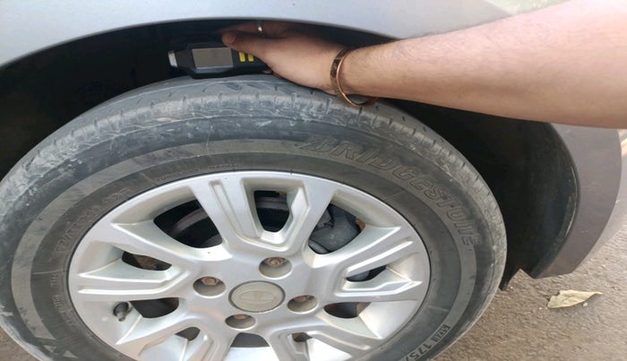 2018 Tata Tiago XZA PETROL, Petrol, Automatic, 52,817 km, tyre