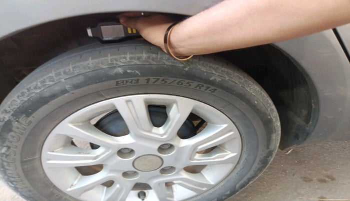 2018 Tata Tiago XZA PETROL, Petrol, Automatic, 52,817 km, tyre