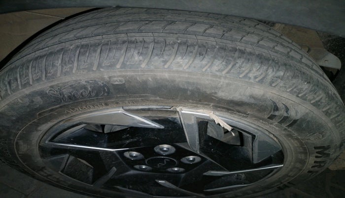 2024 KIA SONET HTK 1.2 PETROL MT, Petrol, Manual, 14,247 km, tyre