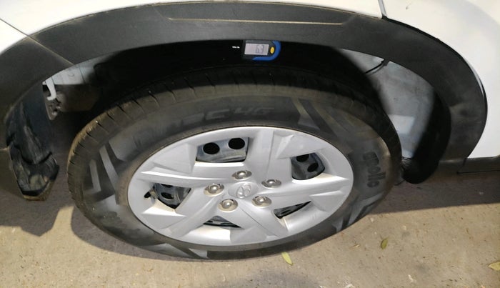 2022 Hyundai VENUE S+ 1.2, Petrol, Manual, 19,137 km, tyre