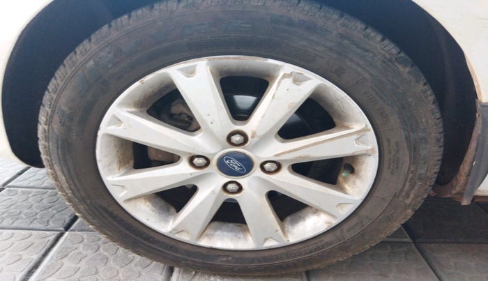 2012 Ford Fiesta TITANIUM DIESEL, Diesel, Manual, 2,16,416 km, tyre