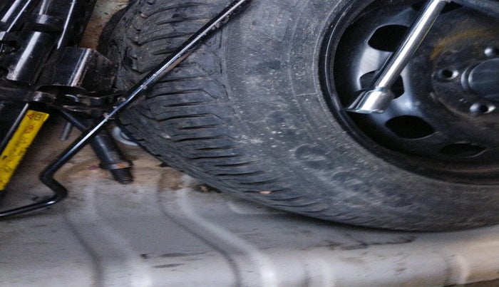 2012 Ford Fiesta TITANIUM DIESEL, Diesel, Manual, 2,16,416 km, tyre