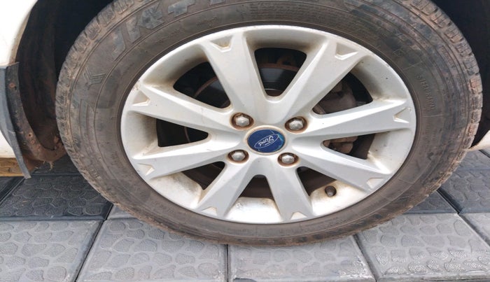 2012 Ford Fiesta TITANIUM DIESEL, Diesel, Manual, 2,16,416 km, tyre