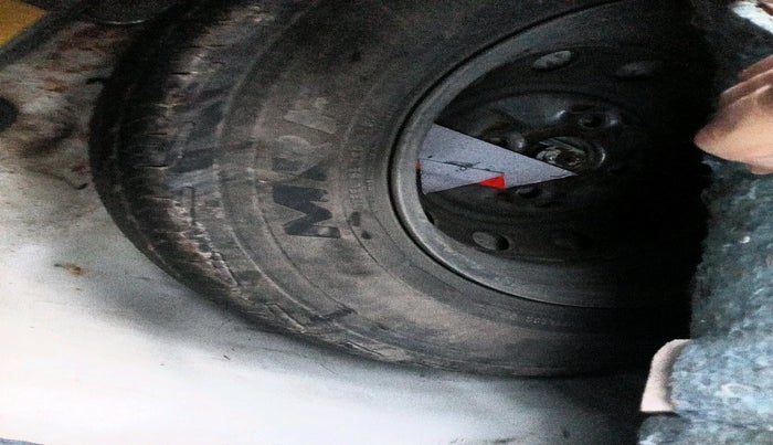 2014 Hyundai Eon ERA +, Petrol, Manual, 53,973 km, tyre