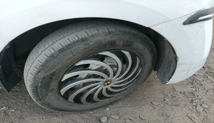 2014 Hyundai Eon ERA +, Petrol, Manual, 53,973 km, tyre