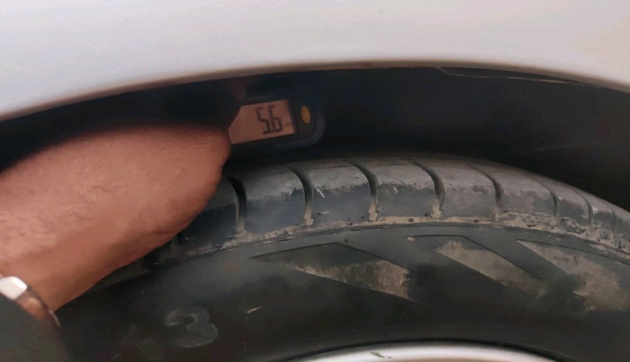 2010 Hyundai i10 SPORTZ 1.2, Petrol, Manual, 1,12,858 km, tyre