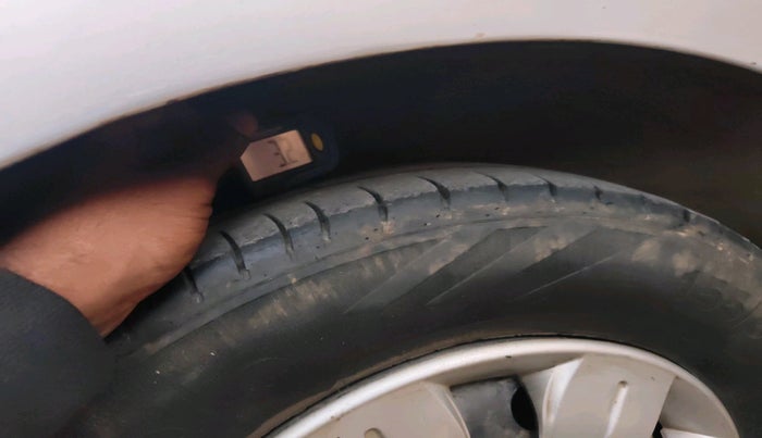 2010 Hyundai i10 SPORTZ 1.2, Petrol, Manual, 1,12,858 km, tyre