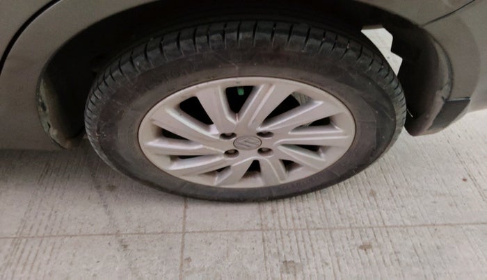 2015 Maruti Swift Dzire ZXI, Petrol, Manual, 1,28,857 km, tyre