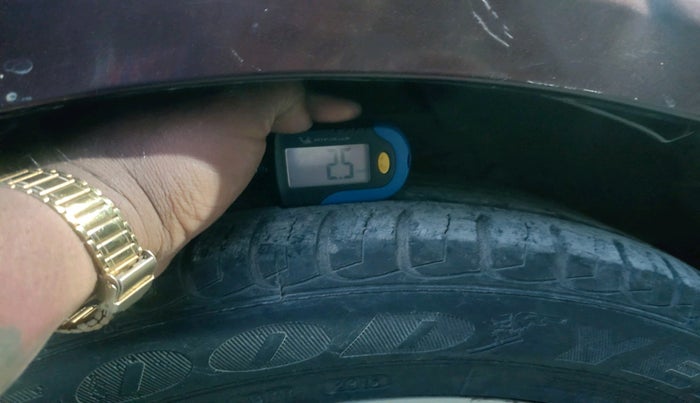 2010 Maruti SX4 ZXI, Petrol, Manual, 1,24,938 km, tyre