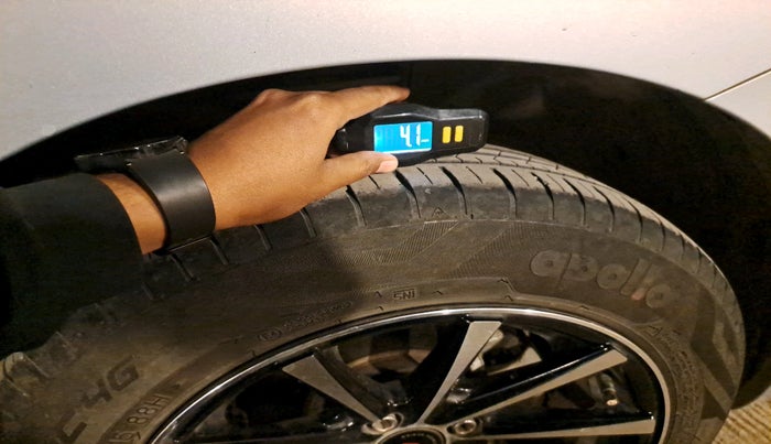 2023 Maruti Baleno DELTA CNG 1.2L, Petrol, Manual, 13,676 km, tyre