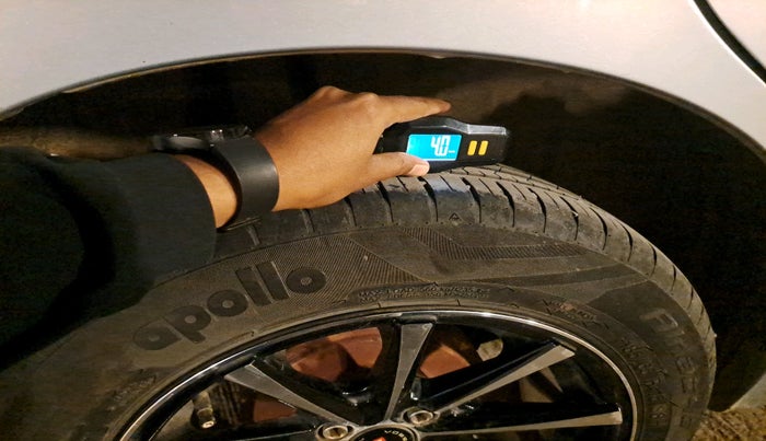 2023 Maruti Baleno DELTA CNG 1.2L, Petrol, Manual, 13,676 km, tyre