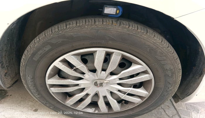 2017 Maruti Dzire VDI, Diesel, Manual, 1,62,223 km, tyre