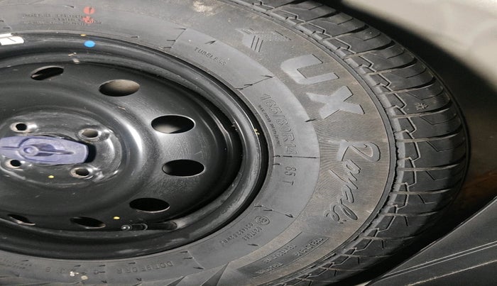 2023 Maruti Swift VXI, Petrol, Manual, 19,993 km, tyre