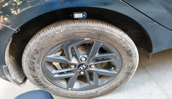 2020 Hyundai GRAND I10 NIOS SPORTZ AMT 1.2 KAPPA VTVT, Petrol, Automatic, 1,33,358 km, tyre