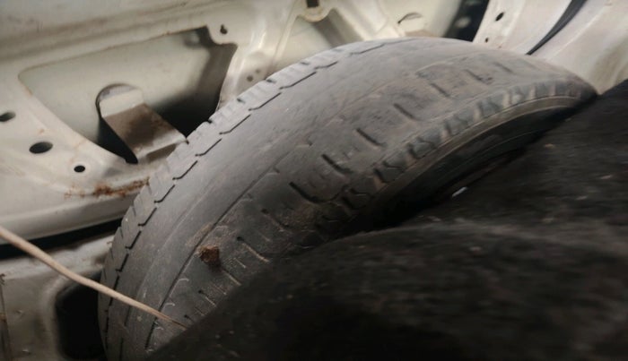 2012 Hyundai Eon MAGNA +, Petrol, Manual, 1,55,707 km, tyre