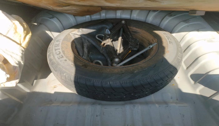 2016 Nissan Sunny XV DIESEL, Diesel, Manual, 1,50,901 km, tyre