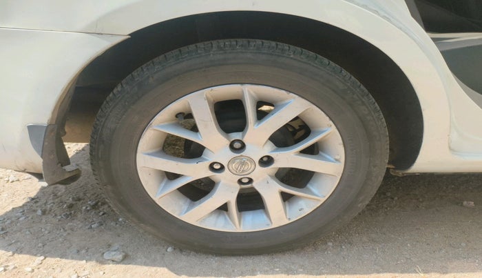 2016 Nissan Sunny XV DIESEL, Diesel, Manual, 1,50,901 km, tyre