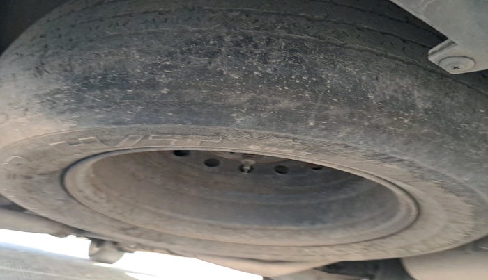 2017 Mahindra XUV500 W10, Diesel, Manual, 1,47,850 km, tyre