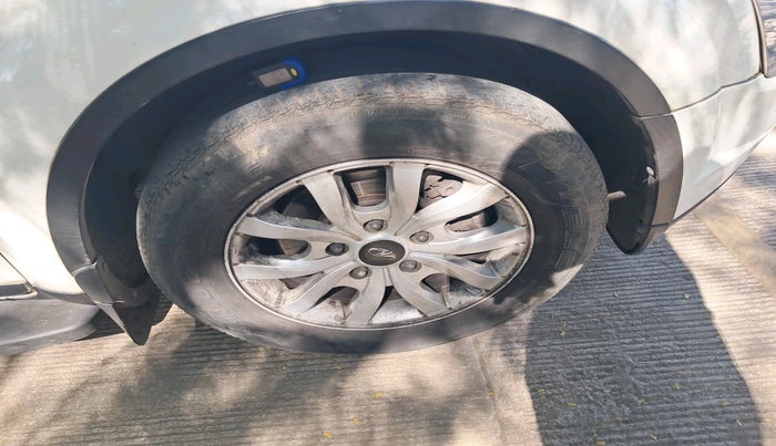 2017 Mahindra XUV500 W10, Diesel, Manual, 1,47,850 km, tyre