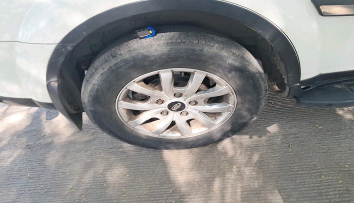 2017 Mahindra XUV500 W10, Diesel, Manual, 1,47,850 km, tyre