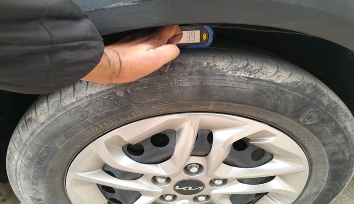 2025 KIA CARENS Premium (O) 1.5 Diesel MT 7 STR, Diesel, Manual, 39,456 km, tyre