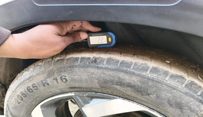 2019 Hyundai VENUE SX 1.4 CRDI, Diesel, Manual, 1,23,185 km, tyre