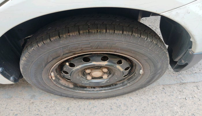 2011 Maruti Swift Dzire VXI, Petrol, Manual, 1,45,967 km, tyre