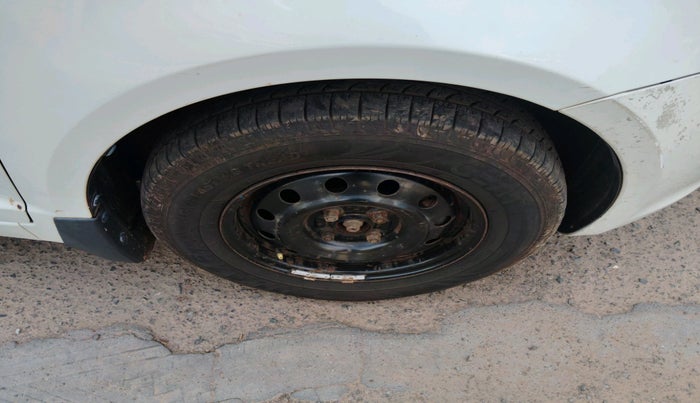 2011 Maruti Swift Dzire VXI, Petrol, Manual, 1,45,967 km, tyre