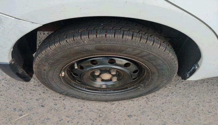 2011 Maruti Swift Dzire VXI, Petrol, Manual, 1,45,967 km, tyre