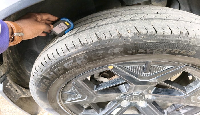 2024 Tata Safari ACCOMPLISHED DARK EDITION, Diesel, Manual, 85,419 km, tyre