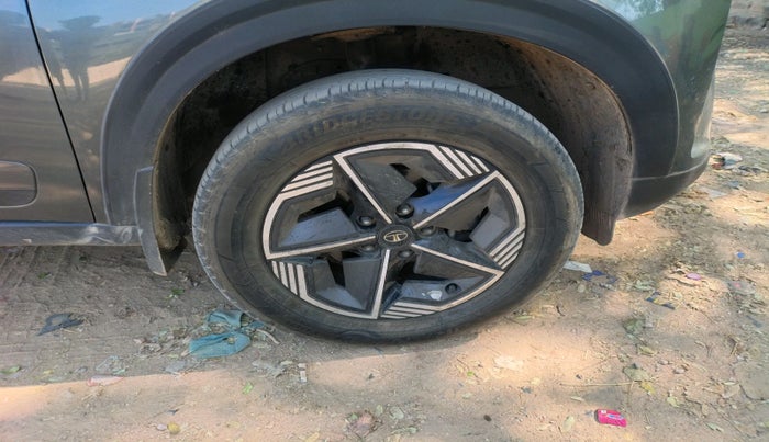 2023 Tata NEXON CREATIVE+ AMT 1.2 PETROL, Petrol, Automatic, 46,802 km, tyre