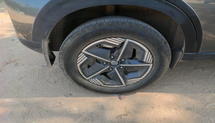 2023 Tata NEXON CREATIVE+ AMT 1.2 PETROL, Petrol, Automatic, 46,802 km, tyre