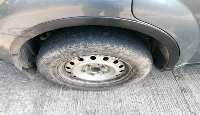 2015 Mahindra XUV500 W10, Diesel, Manual, 1,53,107 km, tyre