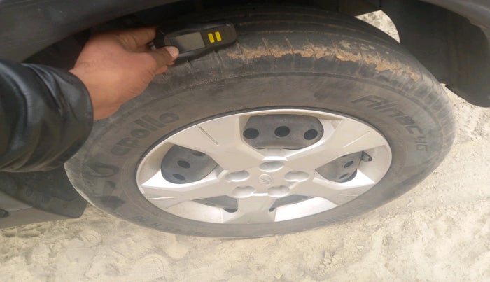 2020 Mahindra XUV300 W6 1.5 Diesel, Diesel, Manual, 76,907 km, tyre