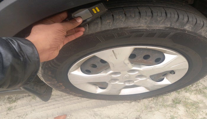 2020 Mahindra XUV300 W6 1.5 Diesel, Diesel, Manual, 76,907 km, tyre