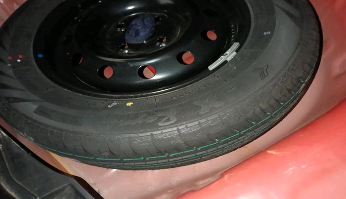 2023 Maruti Swift VXI, Petrol, Manual, 41,453 km, tyre