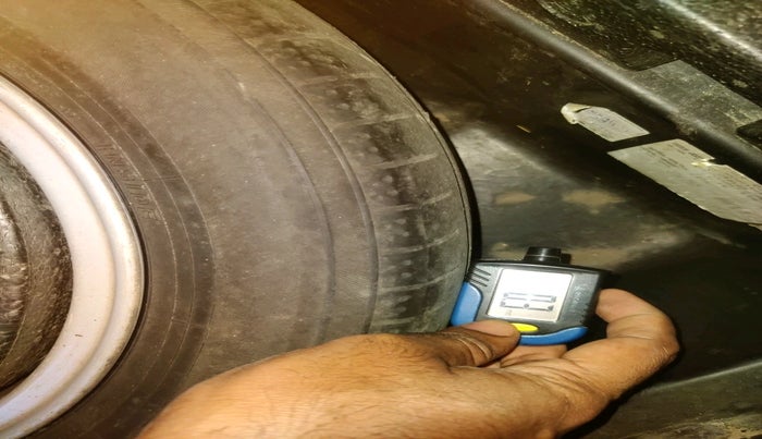 2011 Volkswagen Passat HIGHLINE DSG, Diesel, Automatic, 2,41,312 km, tyre